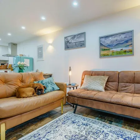 4 Bed In Gosforth 85807 Holiday home *